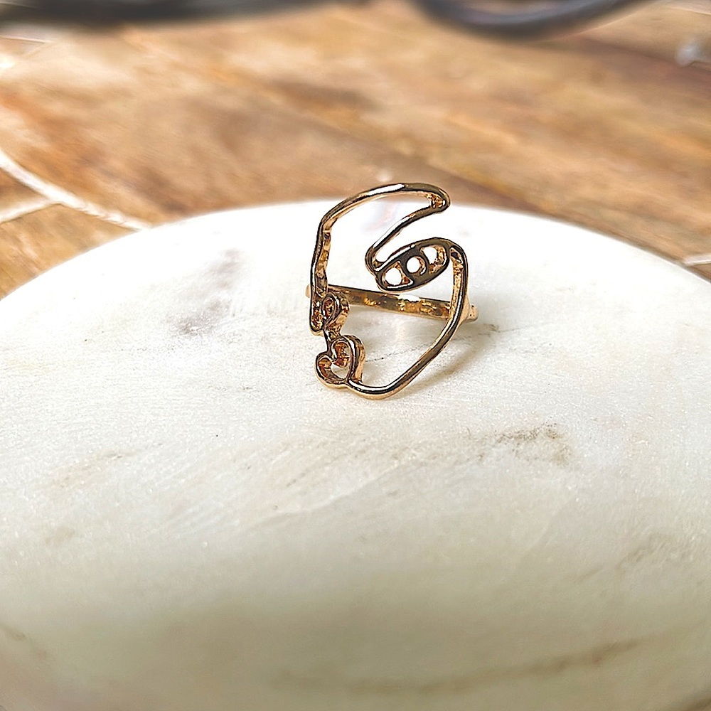 Gold face ring - Picture 2 of 2